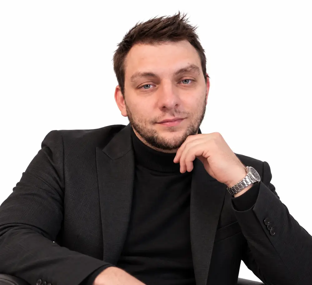 Антон Дикарев